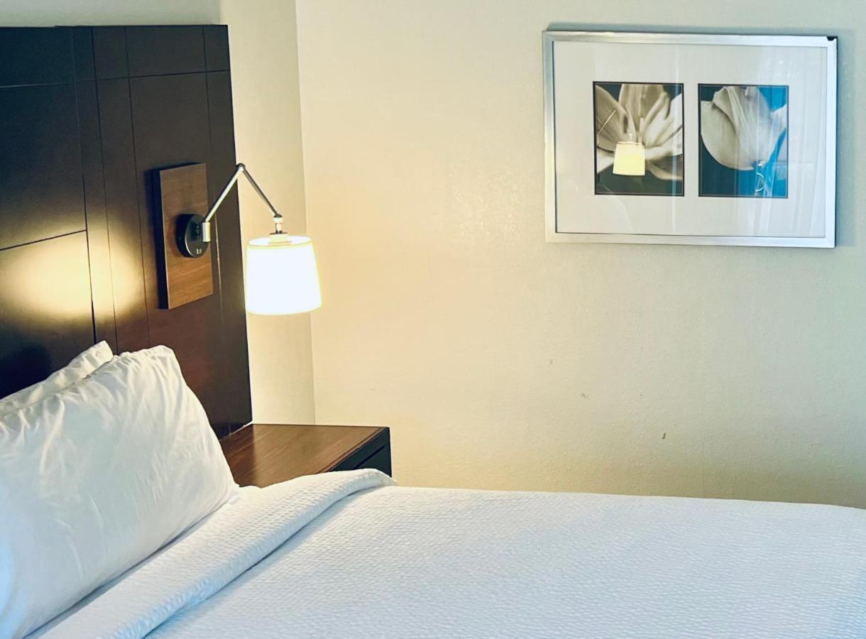 Holiday Inn Virginia Beach - Norfolk By Ihg Экстерьер фото